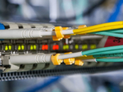 Na cava na duidui ni kedra maliwa na multimode fiber kei na dua-mode fiber
